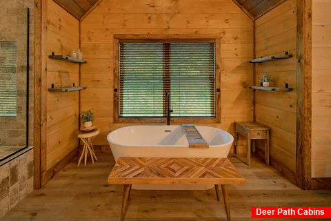 Master Bath with Soaking Tub in 4 bedroom cabin - Gatlinburg Views