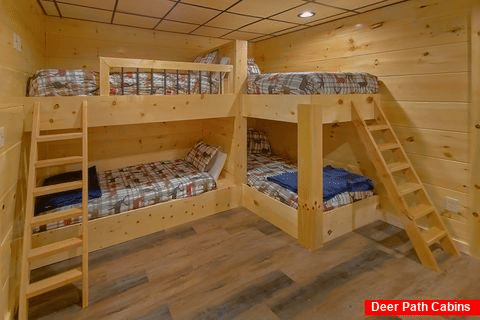 Premium 5 bedroom cabin with 6 twin bunk beds - A Mountain Paradise