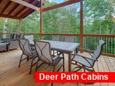 5 bedroom luxury cabin with picnic table 