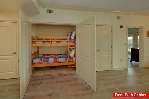 Luxurious 1 bedroom condo with twin bunk beds - Mountain View 3405