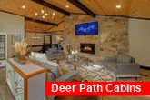 6 bedroom cabin with Spacious Dining room