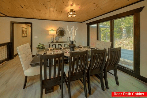 Spacious Dining room in 6 bedroom cabin rental - Livin' the Dream