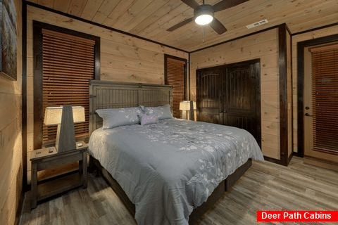 Luxurious 5 Bedroom Cabin Sleeps 14 - LeConte Views