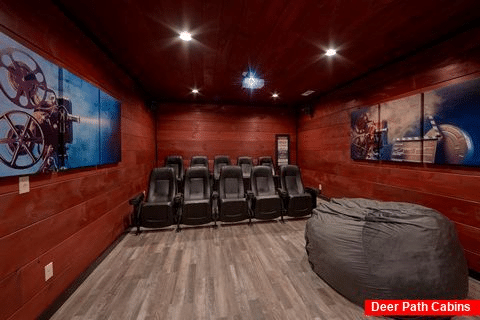 5 Bedroom Theater Room and Game Room Sleeps 14 - LeConte Views