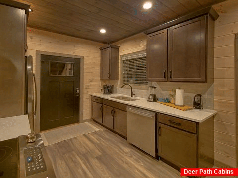 Full kitchen in Premium 2 bedroom rental cabin - Gatlinburg Splash