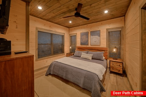 2 bedroom cabin with Master Bedroom and Bath - Gatlinburg Splash