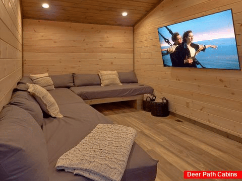 Luxury cabin with loft couch and game room TV - Gatlinburg Splash