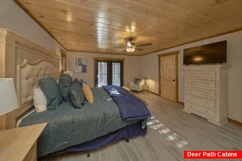 5 bedroom cabin with Master Bedroom main level - Could Not Ask For More