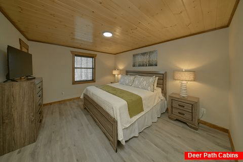 Master Bedroom with Private bath in luxury cabin - Could Not Ask For More