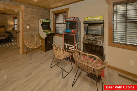 5 bedroom cabin with 3 Arcade Games in Game Room - Could Not Ask For More