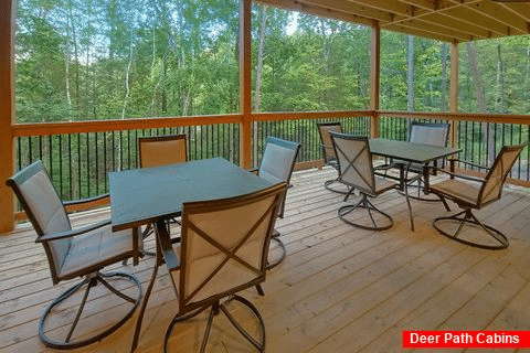 5 bedroom cabin with picnic tables and fire pit - A Mountain Paradise