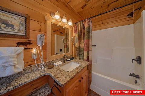 Private bathroom in luxury 2 bedroom cabin - Chocolate Moose