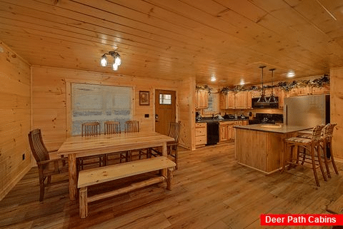 3 bedroom cabin with cozy dining room - Mountain Melody