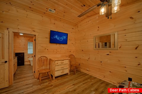 Gatlinburg rental with private Master bedroom - Mountain Melody