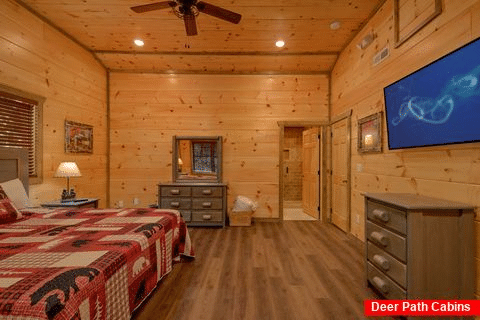 6 Bedroom Cabin with Extra Spacious Rooms - Gatlinburg Hideaway