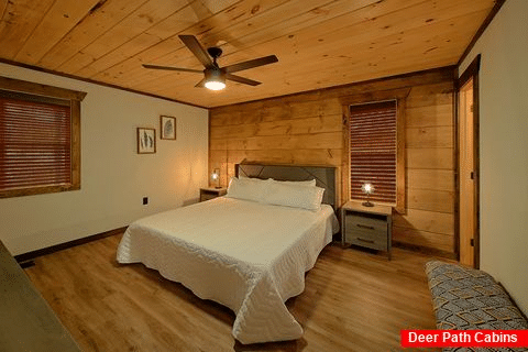 King Master Bedroom in 3 bedroom cabin rental - All Ya Need