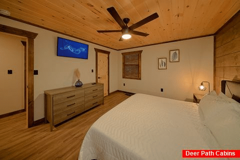 3 bedroom cabin with Private Master Bedroom - All Ya Need