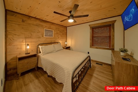 Modern cabin with private queen bedroom - All Ya Need