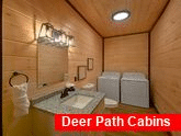 Cabin with 3 bedrooms and laundry room
