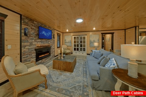 5 bedroom cabin with fireplace in living room - As Good As It Gets