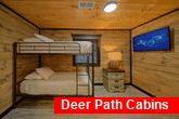 5 bedroom cabin with a Queen bunk bedroom