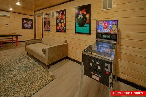 Cabin game room with pin ball game and arcades - As Good As It Gets