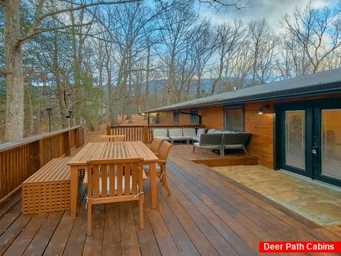 5 bedroom cabin with picnic table and grill - As Good As It Gets