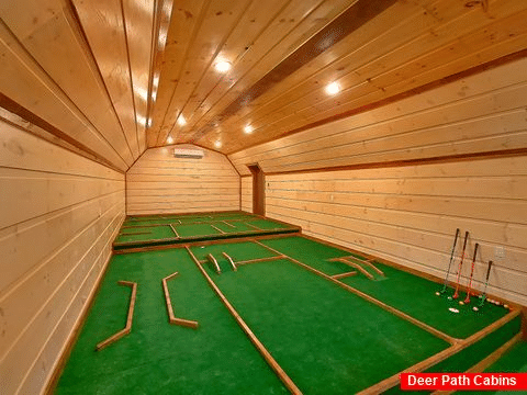 5 bedroom cabin with indoor Putt-Putt games - Got It All Y'all