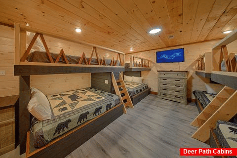 Luxury 5 bedroom cabin with Queen Bunk Beds - Got It All Y'all