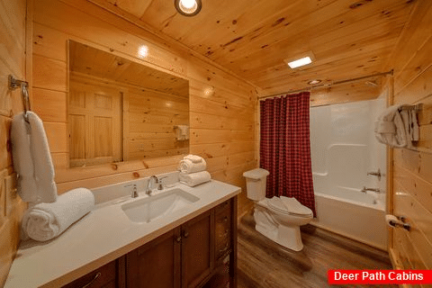 Master Bathroom with Tub and Shower Sleeps 8 - Sunshine Vista