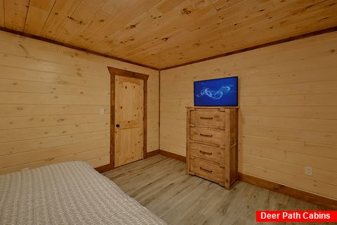 TV in cabin Master Bedroom - Got It All Y'all