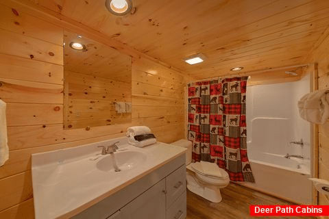 Master Bathroom with Tub and Shower Sleeps 6 - Tennessee Dreamin