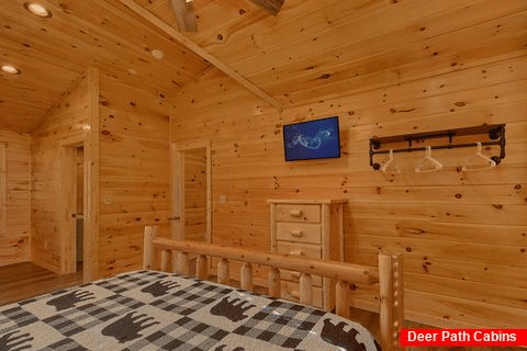 King Bedroom with Connecting Full Bathroom - Tennessee Dreamin