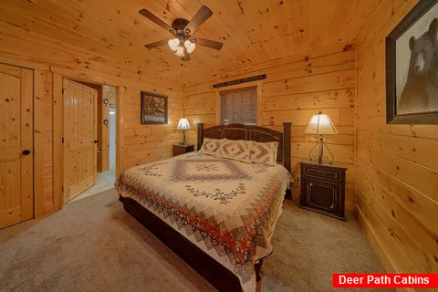 3 Bedroom Cabin with King Bed Near Pigeon Forge - A Bear's Creek Plunge