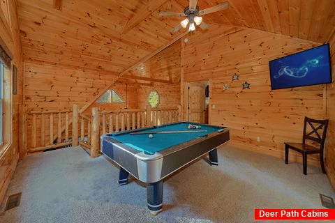 Spacious 3 Bedroom Cabin with Game Room - A Bear's Creek Plunge