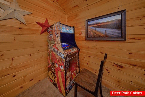 Smoky Mountain 3 Bedroom Cabin with Arcade - A Bear's Creek Plunge