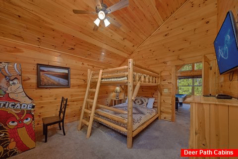 3 Bedroom Cabin with Queen Bunk Beds - A Bear's Creek Plunge