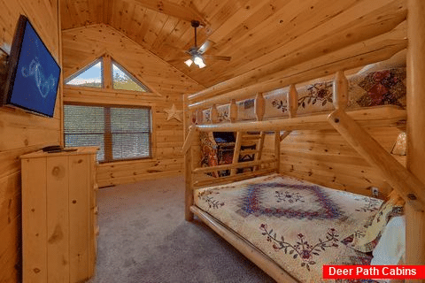 Pigeon Forge 3 Bedroom Cabin with Queen Bunks - A Bear's Creek Plunge
