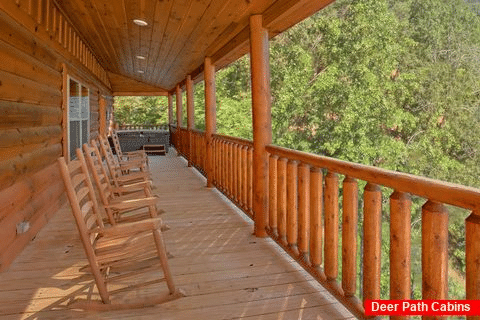Spacious Cabin with Rocking Chairs Sleeps 10 - A Bear's Creek Plunge