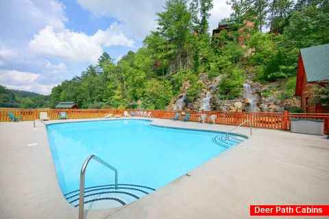 3 Bedroom Cabin with Resort Pool - A Bear's Creek Plunge