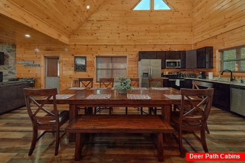 Four Bedroom Cabin with Dining Table for 10 - A Bearadise Splash