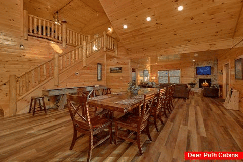Smoky Mountain Cabin with Large Dining Area - A Bearadise Splash