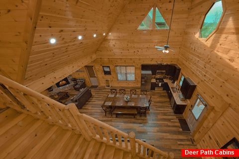 Spacious 4 Bedroom Cabin in Pigeon Forge - A Bearadise Splash