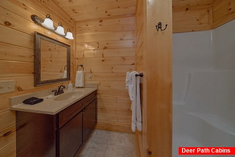 King Bedroom with Connecting Full Bathroom - A Bearadise Splash