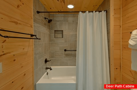 Gatlinburg 2 Bedroom 2 Bath Cabin Sleeps 6 - A Lazy Bear Log Cabin