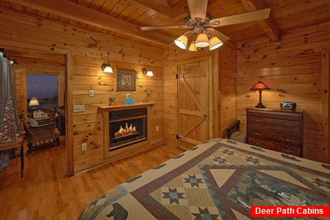Beautiful 2 Bedroom Cabin Sleeps 6 with Views - Lazy View Lodge