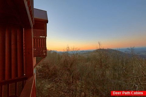 Spectacular Views 2 Bedroom Cabin Sleeps 6 - Lazy View Lodge