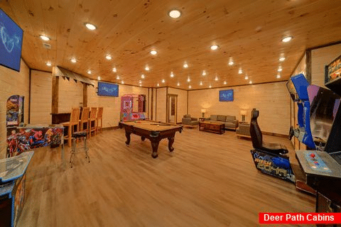 6 bedroom cabin game room with pool table - Ain't Life Grand