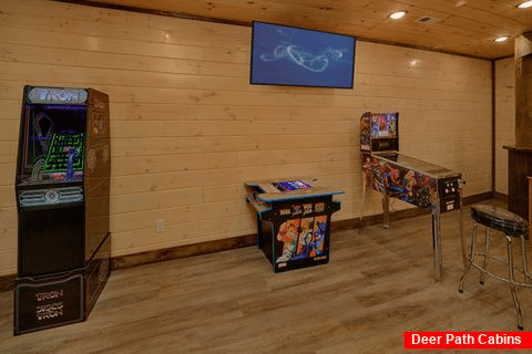 6 bedroom cabin game room with 5 arcade games - Ain't Life Grand