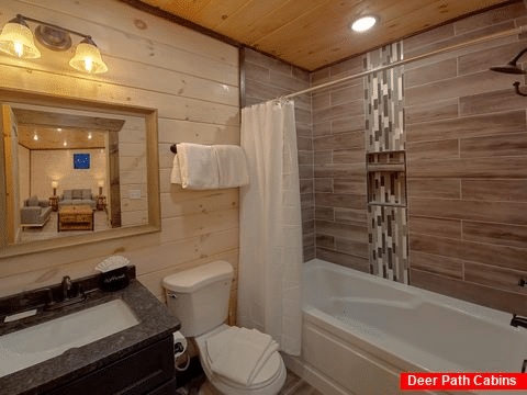 Premium 6 bedroom cabin rental with 6 bathrooms - Ain't Life Grand